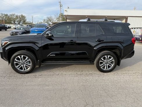 Used 2025 Toyota 4Runner 4WD image 3