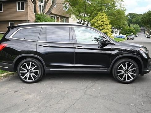 Certified 2022 Honda Pilot Touring image 2