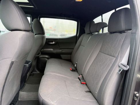 Used 2017 Toyota Tacoma TRD Off-Road image 13