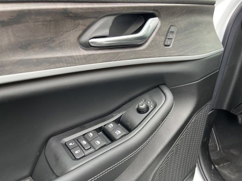 New 2025 Jeep Grand Cherokee L Limited w/ Luxury Tech Group II image 26