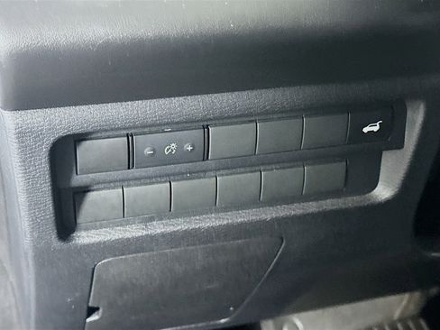 Used 2024 Mitsubishi Outlander SE image 17