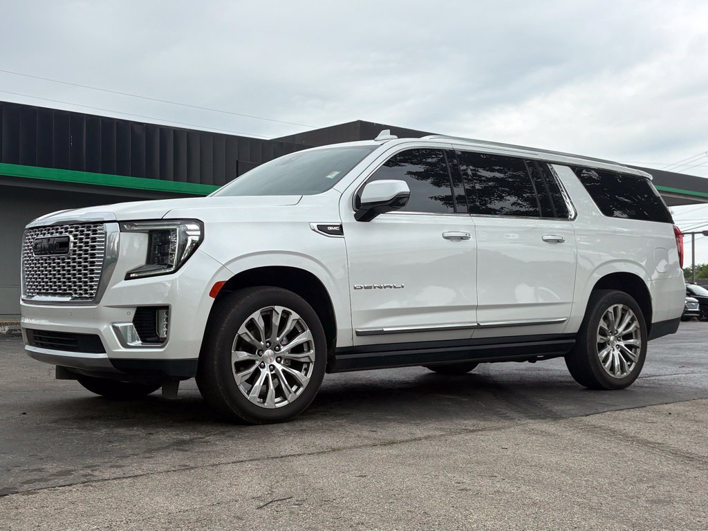 Used 2022 GMC Yukon XL Denali AWD/4WD image 7