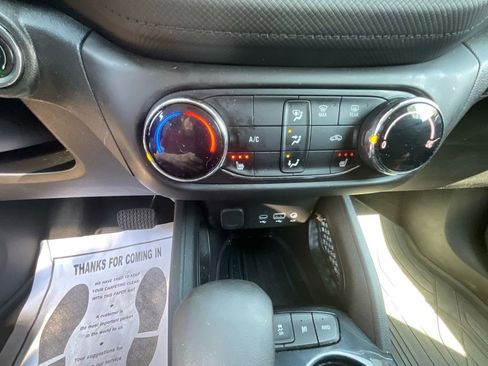 Used 2022 Chevrolet TrailBlazer LT AWD/4WD image 28