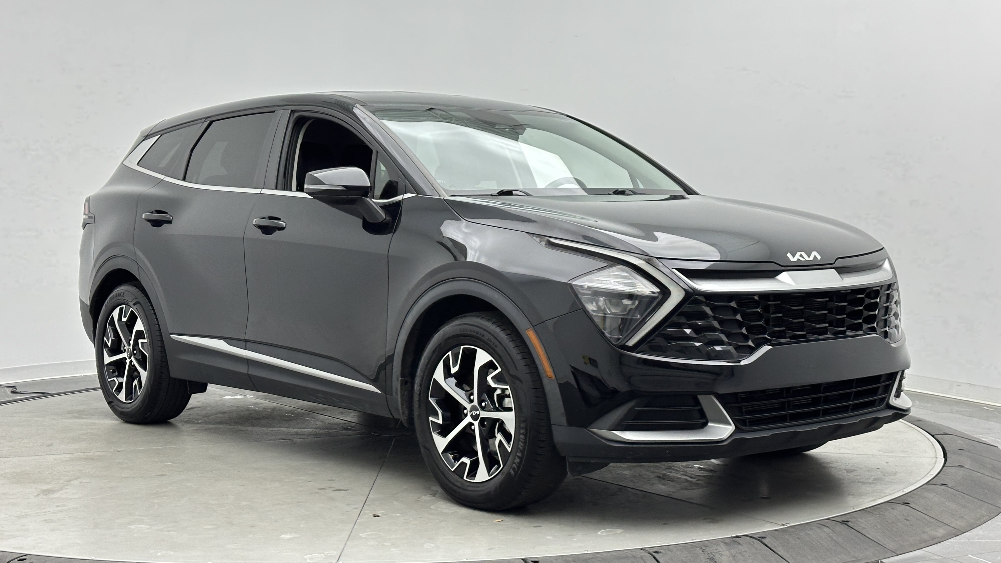 Used 2023 Kia Sportage EX FWD image 3