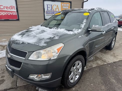 Used 2011 Chevrolet Traverse LT image 1