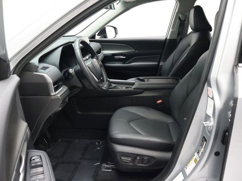 Certified 2025 Toyota Grand Highlander AWD image 14