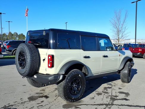 New 2025 Ford Bronco Badlands image 3