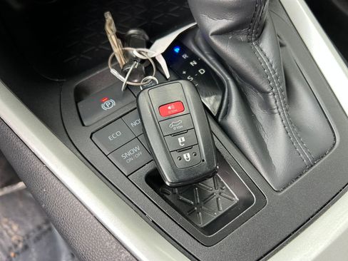 Used 2025 Toyota RAV4 XLE image 18