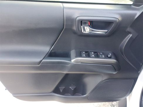 Used 2022 Toyota Tacoma TRD Sport image 16