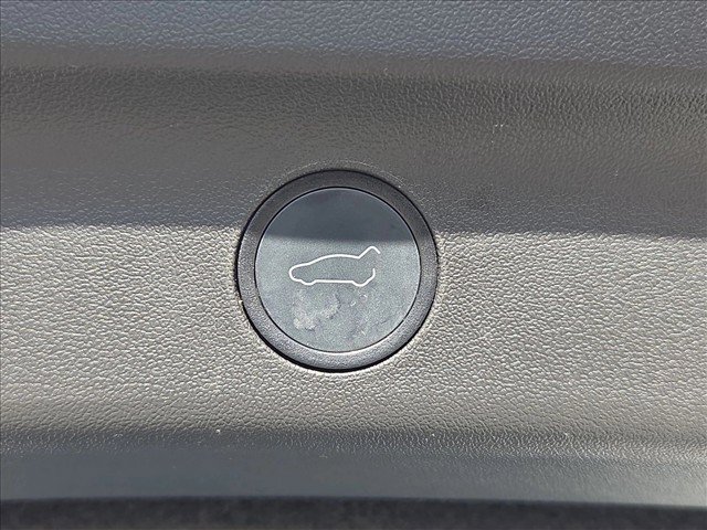 Used 2022 Tesla Model Y Long Range AWD/4WD image 7