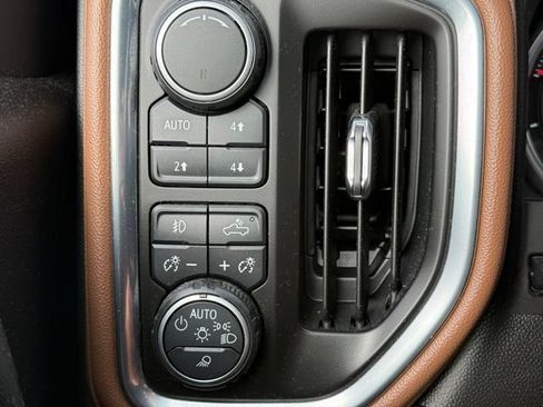 Used 2019 Chevrolet Silverado 1500 High Country w/ Technology Package AWD/4WD image 16