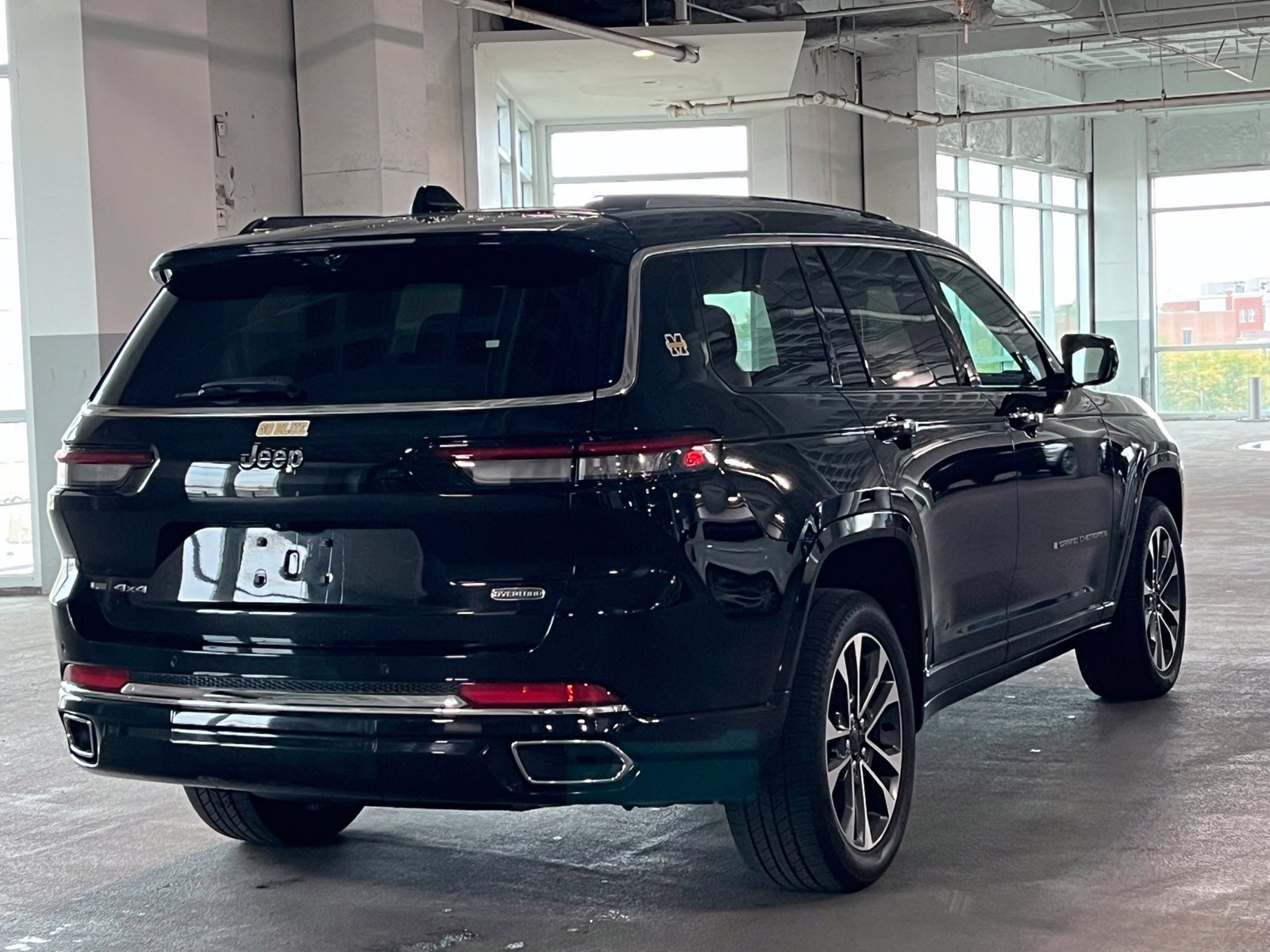 Used 2021 Jeep Grand Cherokee L Overland w/ Luxury Tech Group IV AWD/4WD image 12