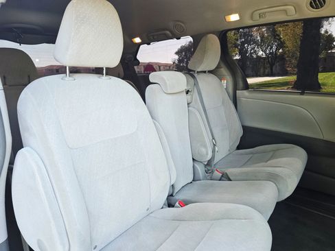Used 2017 Toyota Sienna LE image 33