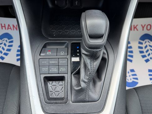 Used 2020 Toyota RAV4 LE w/ All Weather Liner Package AWD/4WD image 23