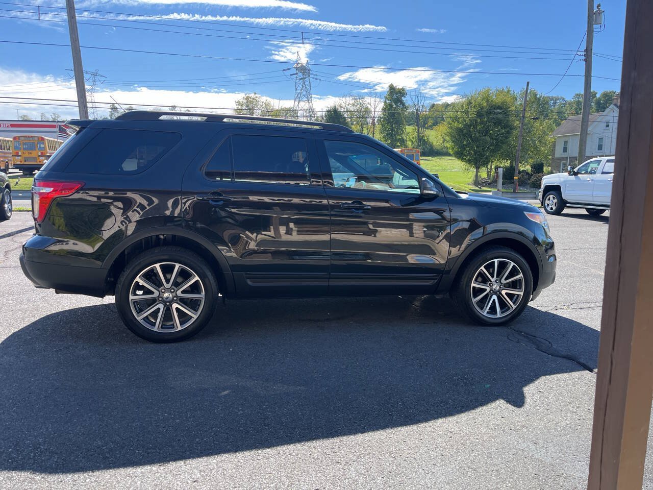 Used 2015 Ford Explorer XLT w/ Equipment Group 202B AWD/4WD image 5