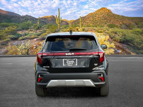 Certified 2026 Kia Seltos LX FWD image 9