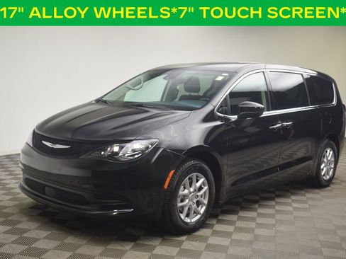 Used 2023 Chrysler Voyager LX FWD image 3