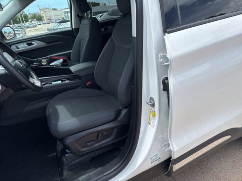 Used 2025 Ford Explorer Active RWD image 11