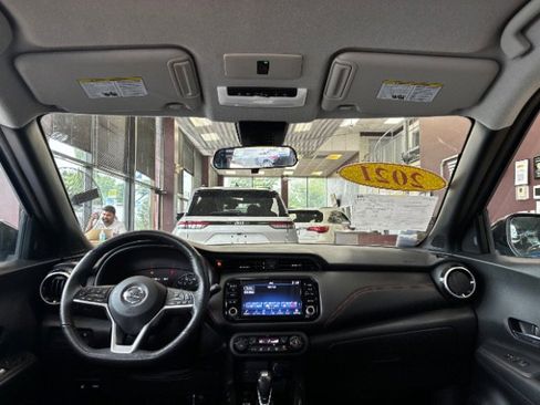 Used 2021 Nissan Kicks SR w/ SR Premium Package FWD image 27