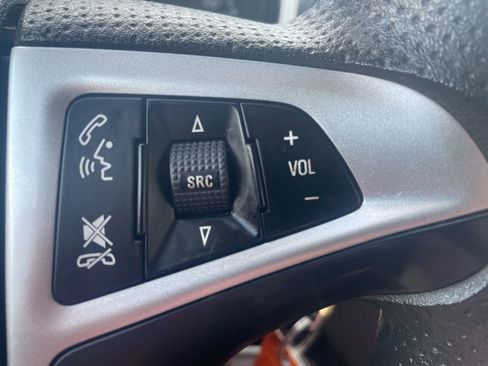 Used 2017 Chevrolet Equinox LT FWD image 17