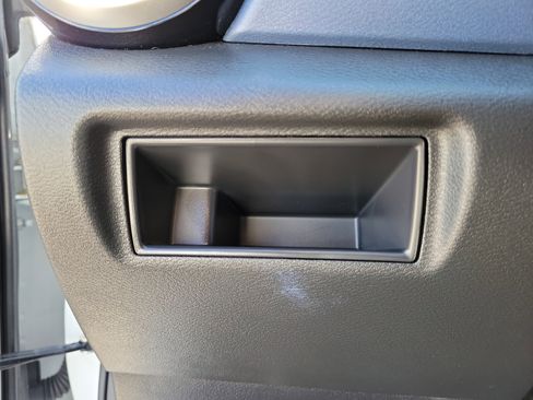 Used 2025 Nissan Versa SV FWD image 21