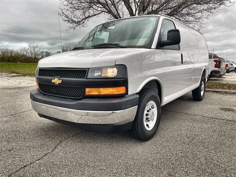 New 2025 Chevrolet Express 2500 Work Van image 4