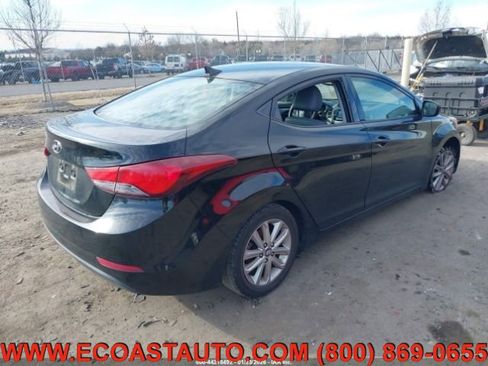 Used 2015 Hyundai Elantra SE w/ Option Group 02 FWD image 2