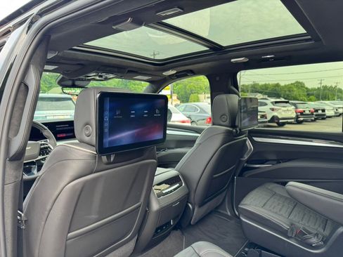 Used 2026 Cadillac Escalade ESV V AWD/4WD image 21