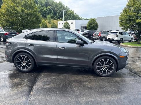 Used 2024 Porsche Cayenne Coupe AWD/4WD image 7