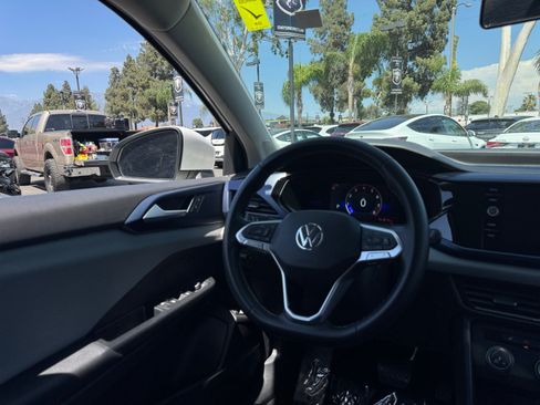 Used 2022 Volkswagen Taos SE FWD image 23