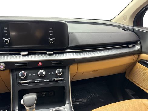 Used 2024 Kia Carnival LX FWD image 54