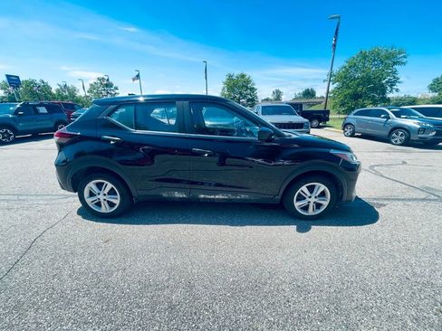 Used 2021 Nissan Kicks S FWD image 7