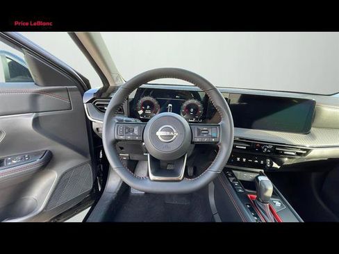 Used 2025 Nissan Kicks SR FWD image 11