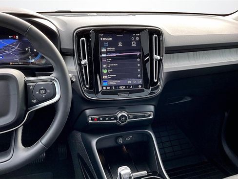 Used 2024 Volvo XC40 B5 Ultimate w/ Protection Package Premier image 9