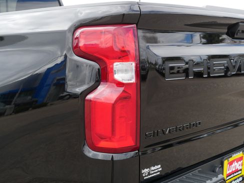Used 2024 Chevrolet Silverado 1500 RST AWD/4WD image 17