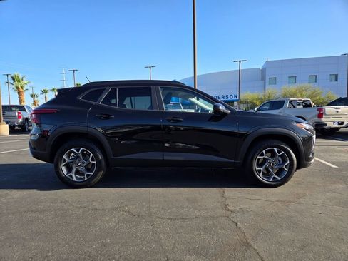 Used 2025 Chevrolet Trax LT FWD image 7