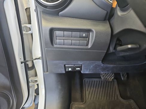 Used 2022 Nissan Kicks SR w/ Premium Package FWD image 24
