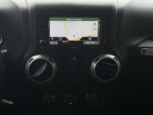 Used 2017 Jeep Wrangler Unlimited Sahara w/ Connectivity Group image 15