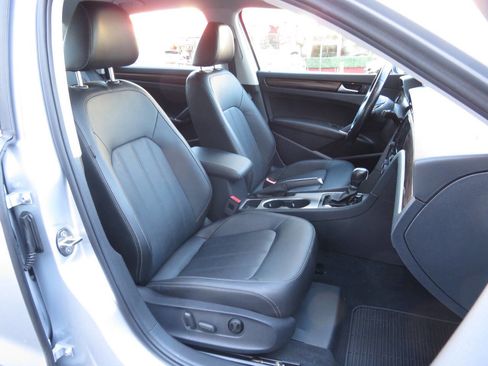 Used 2020 Volkswagen Passat 2.0T SEL image 11