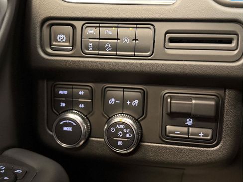 Certified 2024 GMC Yukon AT4 w/ Max Trailering Package AWD/4WD image 36
