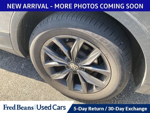 Certified 2023 Volkswagen Tiguan SE w/ Panoramic Sunroof Package image 7