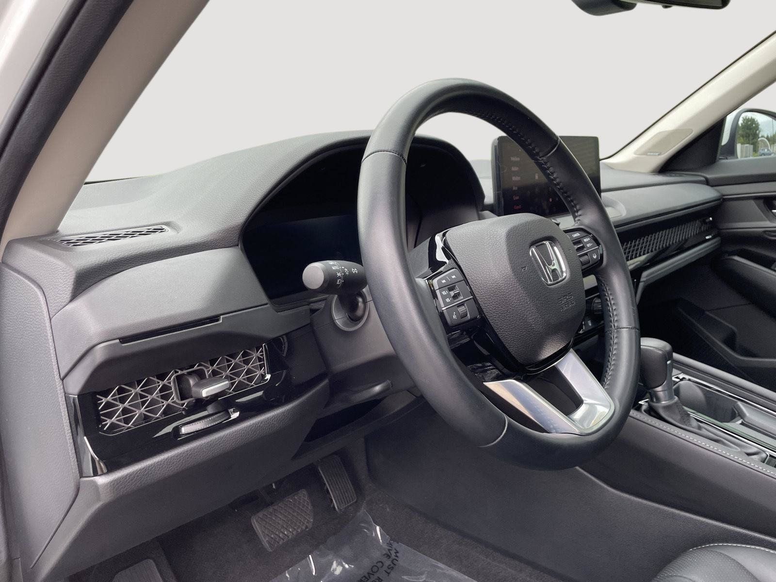Used 2023 Honda Accord Touring image 25