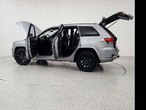 Used 2021 Jeep Grand Cherokee Laredo X AWD/4WD image 12