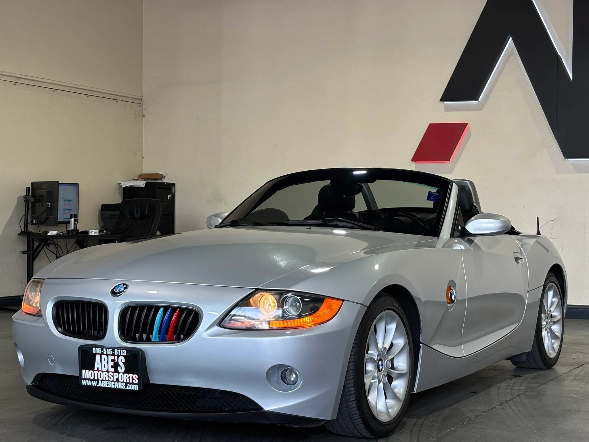 Used 2003 BMW Z4 2.5i RWD image 6