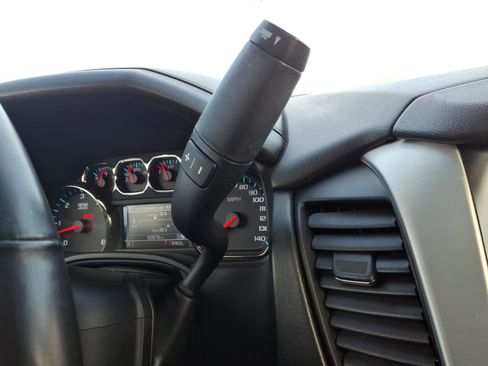 Used 2018 GMC Yukon SLT w/ Premium Edition image 27