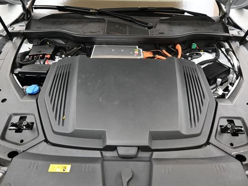 Used 2024 Audi Q8 e-tron Prestige AWD/4WD image 9