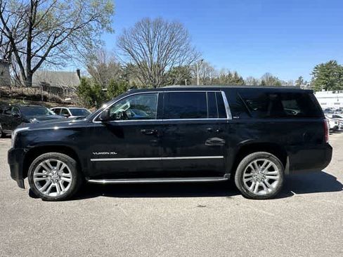 Used 2017 GMC Yukon XL SLT w/ Premium Edition image 2