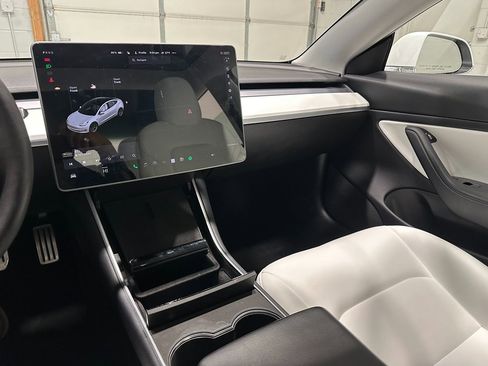 Used 2020 Tesla Model 3 Performance image 27