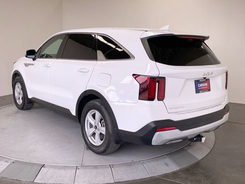 Certified 2025 Kia Sorento LX FWD image 3