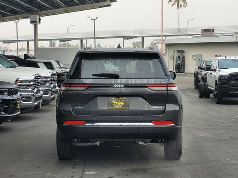 New 2025 Jeep Grand Cherokee Laredo image 5